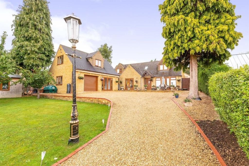 Beautiful 4-5 Bedroom Village House With Rural Views Salford  Zewnętrze zdjęcie