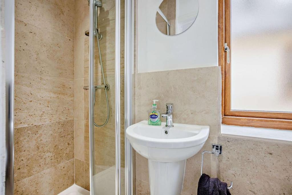 Beautiful 4-5 Bedroom Village House With Rural Views Salford  Zewnętrze zdjęcie