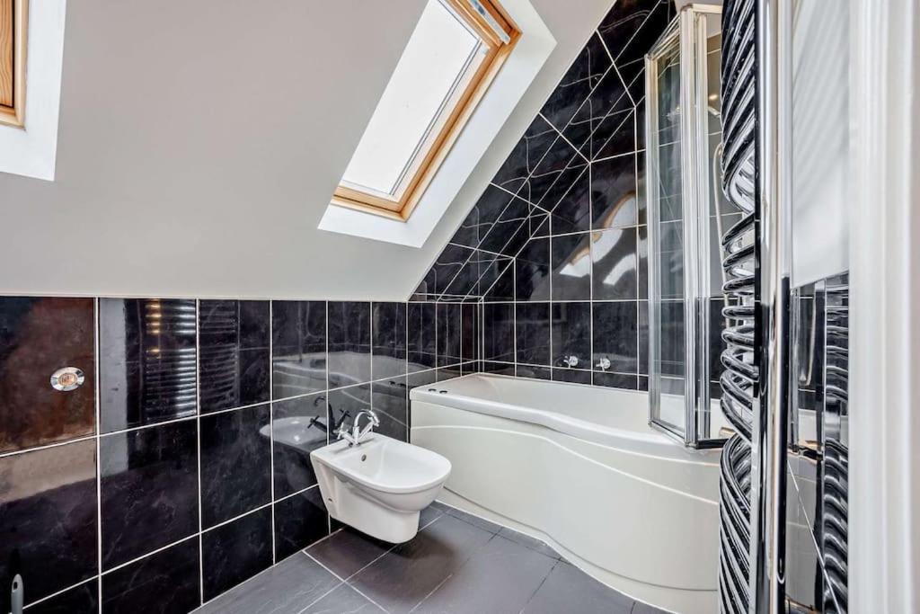 Beautiful 4-5 Bedroom Village House With Rural Views Salford  Zewnętrze zdjęcie