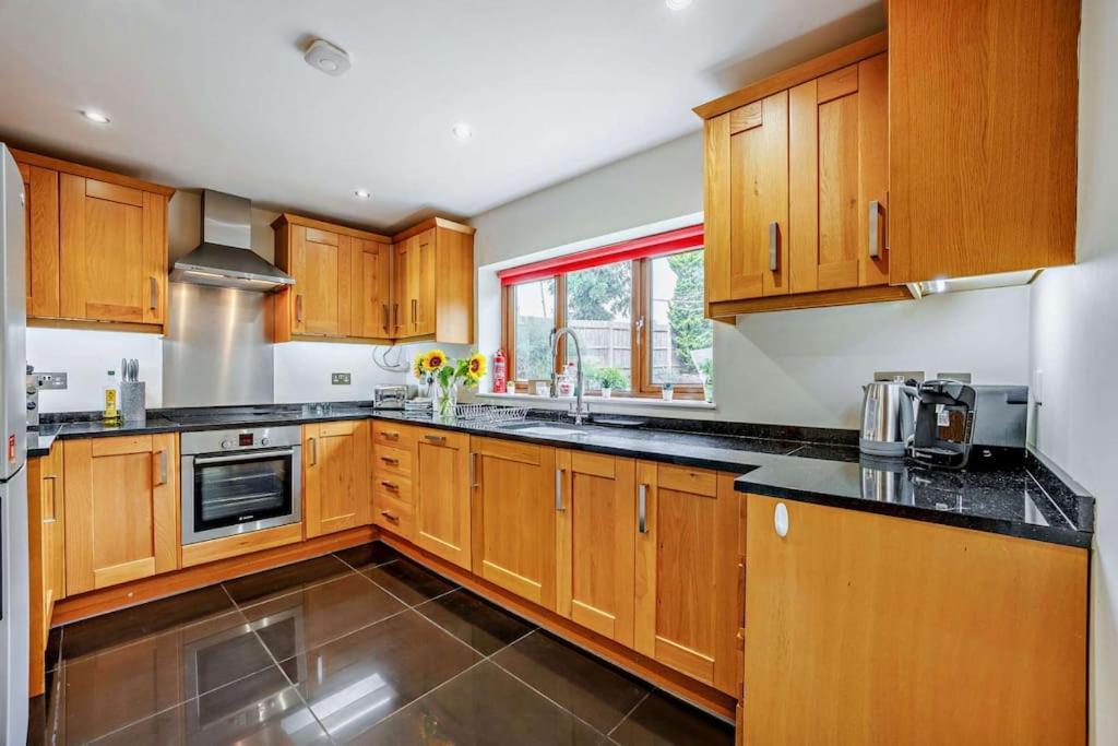 Beautiful 4-5 Bedroom Village House With Rural Views Salford  Zewnętrze zdjęcie