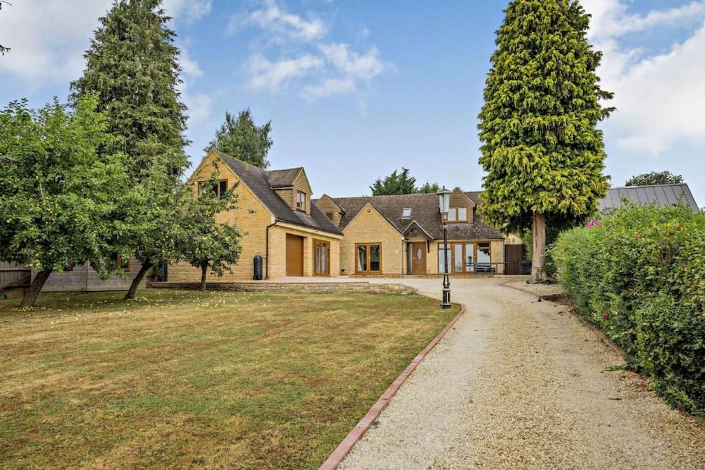 Beautiful 4-5 Bedroom Village House With Rural Views Salford  Zewnętrze zdjęcie
