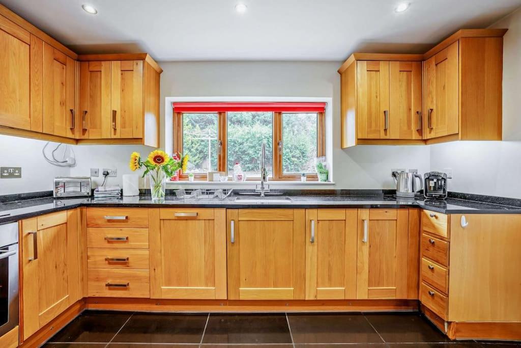 Beautiful 4-5 Bedroom Village House With Rural Views Salford  Zewnętrze zdjęcie