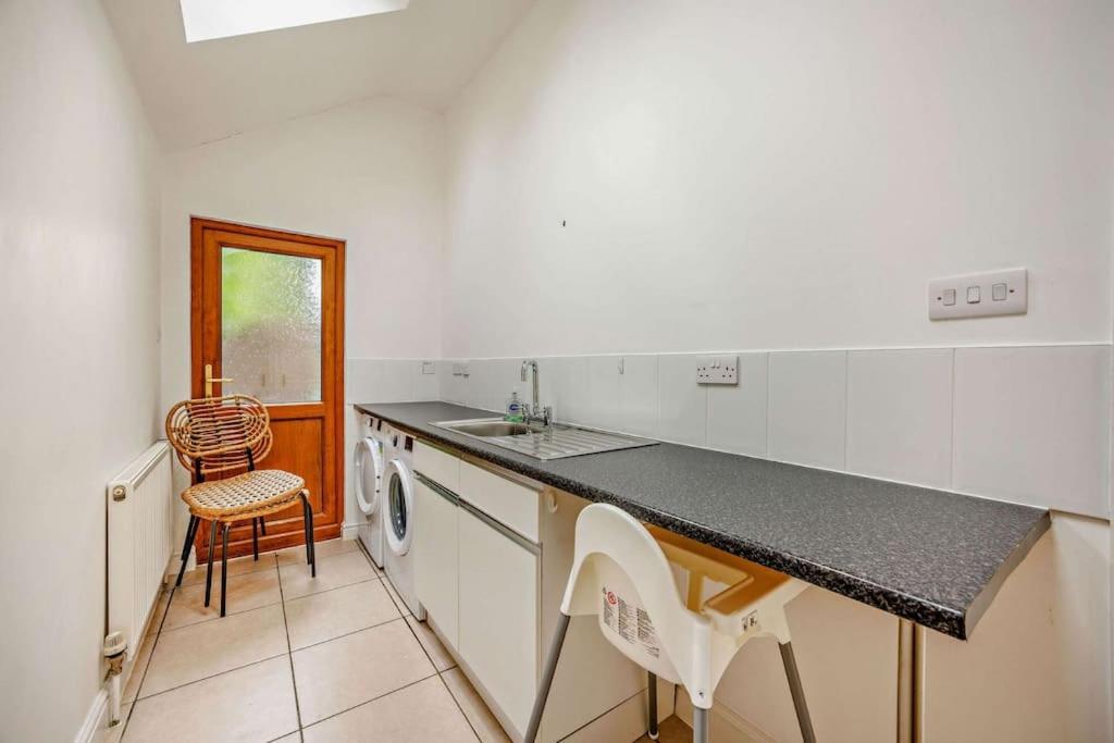 Beautiful 4-5 Bedroom Village House With Rural Views Salford  Zewnętrze zdjęcie